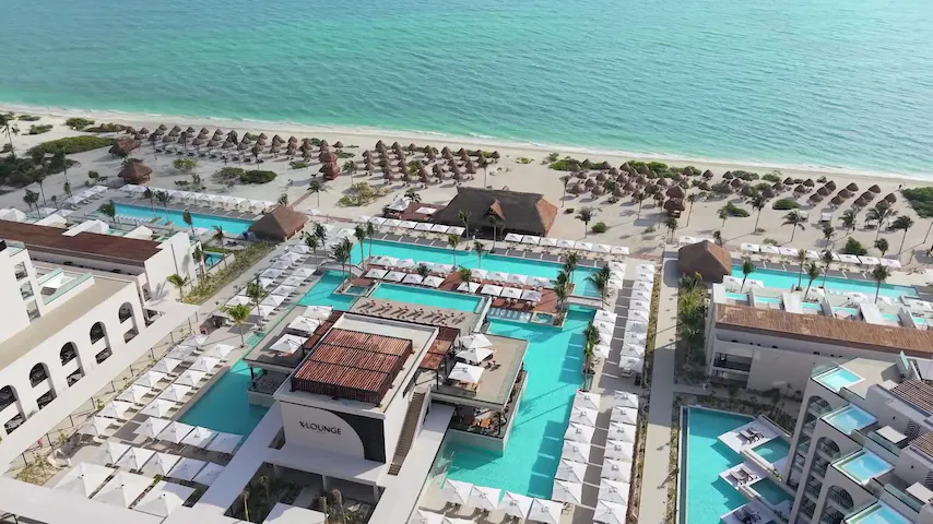 Excellence Coral Playa Mujeres resort grounds